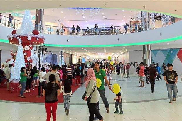 Visitors taking photos at the Christmas carousel at the centre atrium.