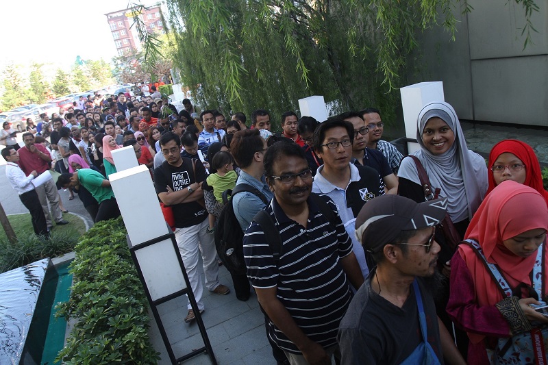 There were more than 200 people waiting in line by 7am.