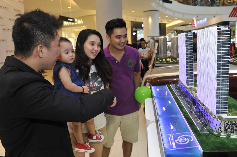 Visitors checking out the housing projects at the Ewein Zenith Sdn Bhd booth during the recent StarProperty.my Fair 2016 at Aman Central Mall, Alor Setar.