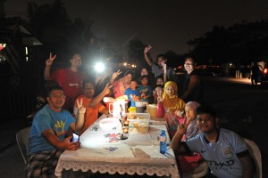 The festive atmosphere during the Earth Hour celebration in Bandar Bukit Raja recently.
