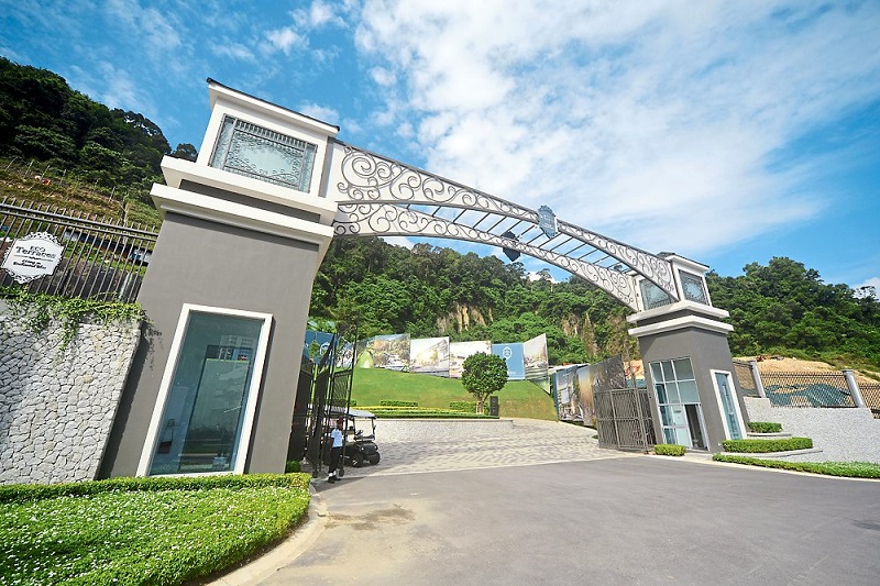 Embracing the Pearl of the Orient