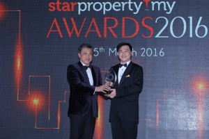Sunway Berhad won “The Five Elements Development Award” for Sunway Resort City. Tan Wee Bee (right), the Deputy Managing Director, Property Development Division for Malaysia and Singapore of Sunway Berhad, accepted the award on behalf of the company.