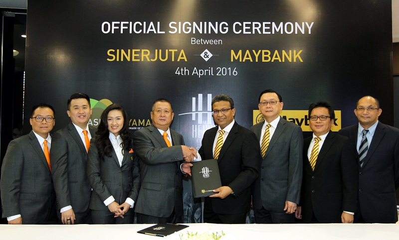 (From left) aset Kayamas sdn Bhd general manager lee Chan Kuen, Michael, director yvonne Chai, founder and managing director Tan sri Chai Kin Kong, Maybank head of Community Financial services (Malaysia) datuk Hamirullah Boorhan, Community Financial services Business Banking managing director datuk Henry Goh, Federal Territory regional director datuk Jeffry Mohd ali and head of Consumer Finance, Community Financial services abdul razak Mohd nordin at the signing ceremony.