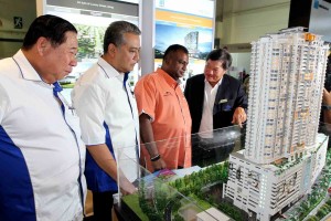 Loga (from second right) visiting the Mapex’s booth accompanied by FD Iskandar and Mapex organising chairman Datuk Ng Seing Leong.