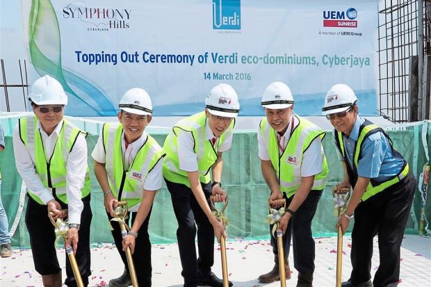 (From left) Tee, Liong Anwar Syahrin, Roslan and Foo officiating at the topping-out ceremony for Verdi eco-dominiums.2 Artist’s impression of the Verdi eco-dominiums in Cyberjaya, which will be complete by the end of the year.