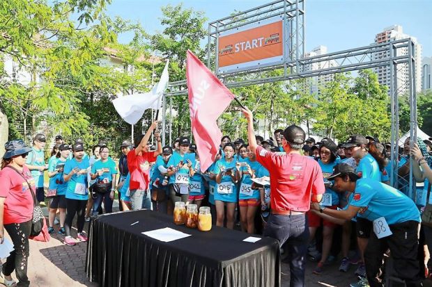 Sunway management and staff of NGO partner EcoKnights being flagged off at the ‘Discovery Walk Sunway Resort City’ in Sunway South Quay last year.