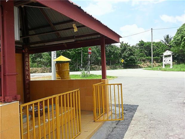 The entrance to Jerlun New Village.