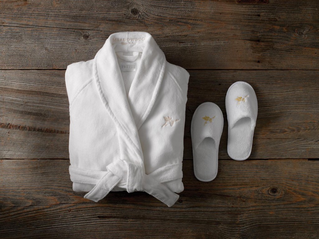 Amenities_Robe_and_Slippers0