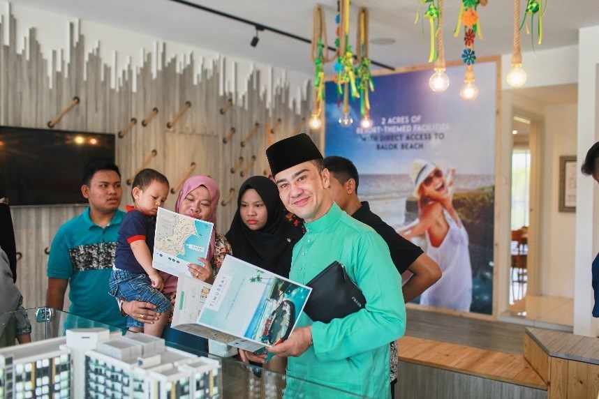 Chef Zam visits TimurBay and celebrates Raya with our guests and participating in games and fun activities.