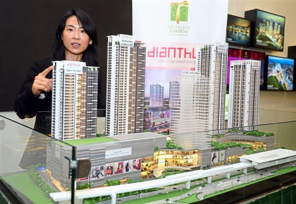 Ung sharing some of the specifications of the Dianthus serviced residences at the sales gallery in Tropicana City Mall, Petaling Jaya.