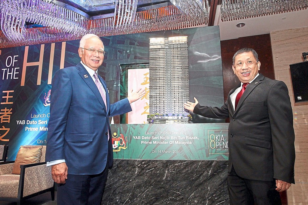 Prime Minister Datuk Seri Najib Tun Razak (left) and I-Bhd executive chairman Tan Sri Lim Kim Hong (right) at the launch of 8Kia Peng@KLCC King of the Hill project.