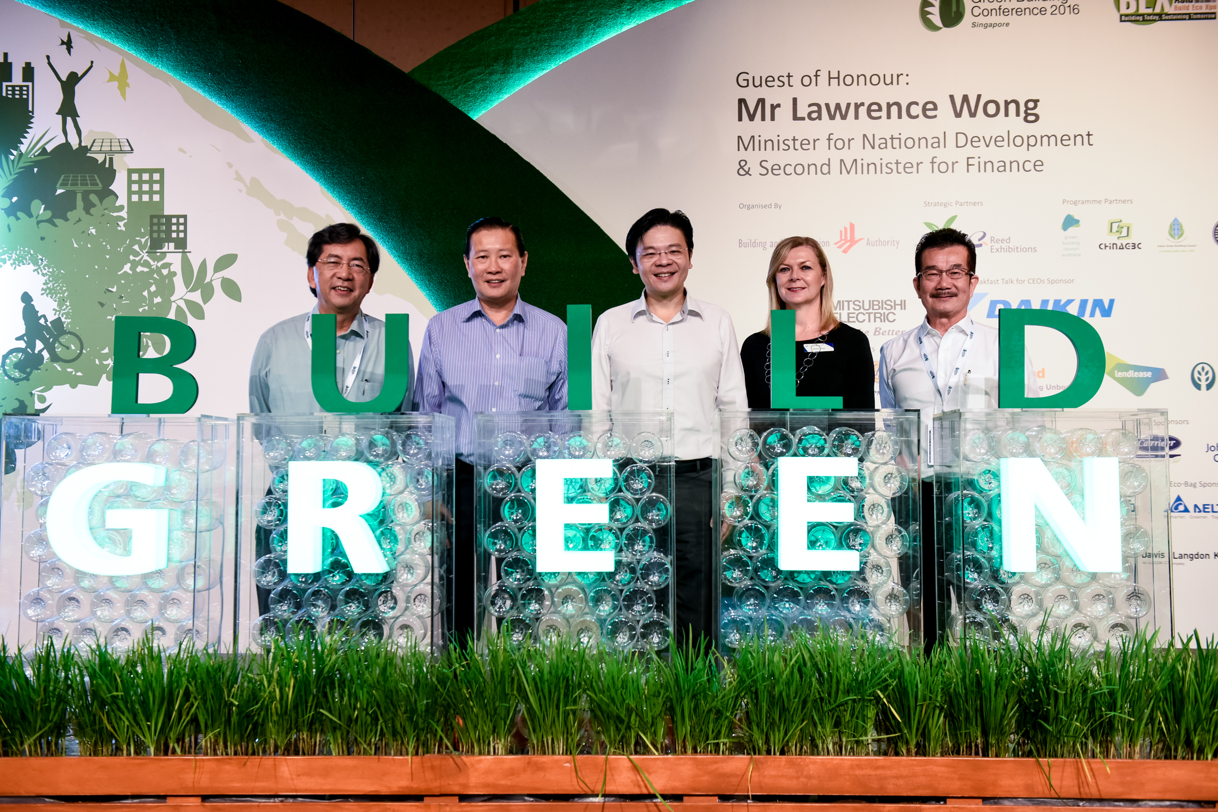 From left: BCA chief operating officer Dr John Keung, BCA chairman Lee Fook Sun, Minister Lawrence Wong; Reed Exhibitions (SEA and Australia) president Debbie Evans, SGBC president Chia Ngiang Hong.