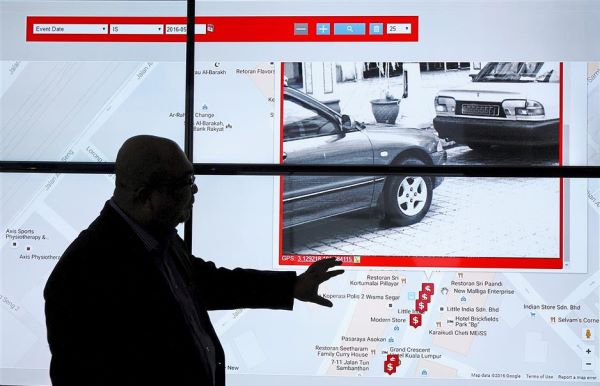 Zooming in on Little India Brickfields, 90% of the motorists who have parked there did not pay for parking fees as indicated by the red icon with dollar signs.