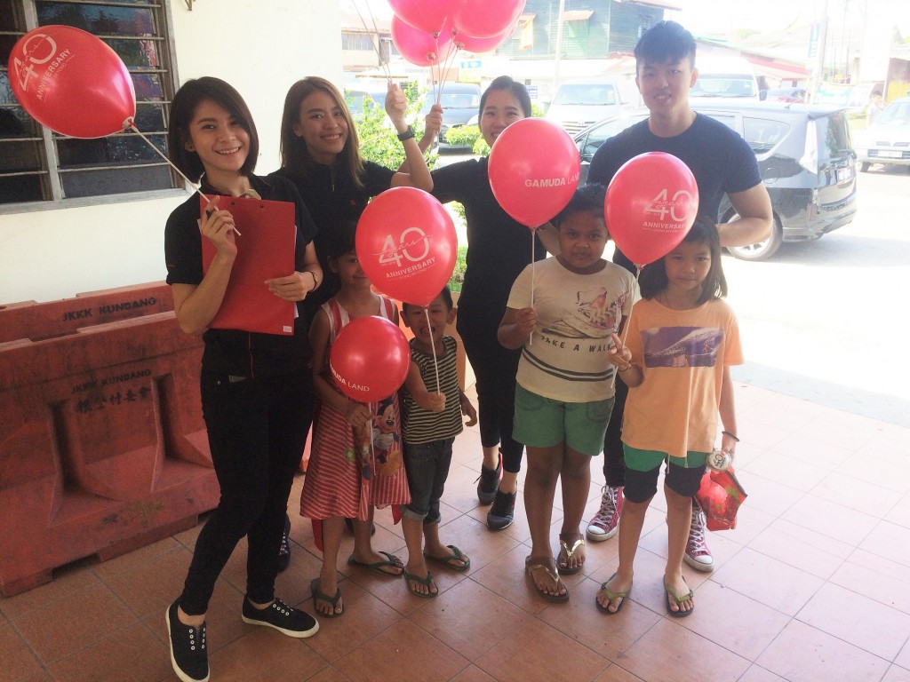 Children_love_balloons