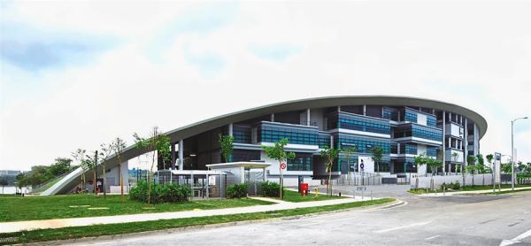 The distinct living grass roof of Heriot-Watt University Malaysias Putrajaya campus offers natural ventilation, reduces thermal transmittance and doubles as an observation deck. — filepic