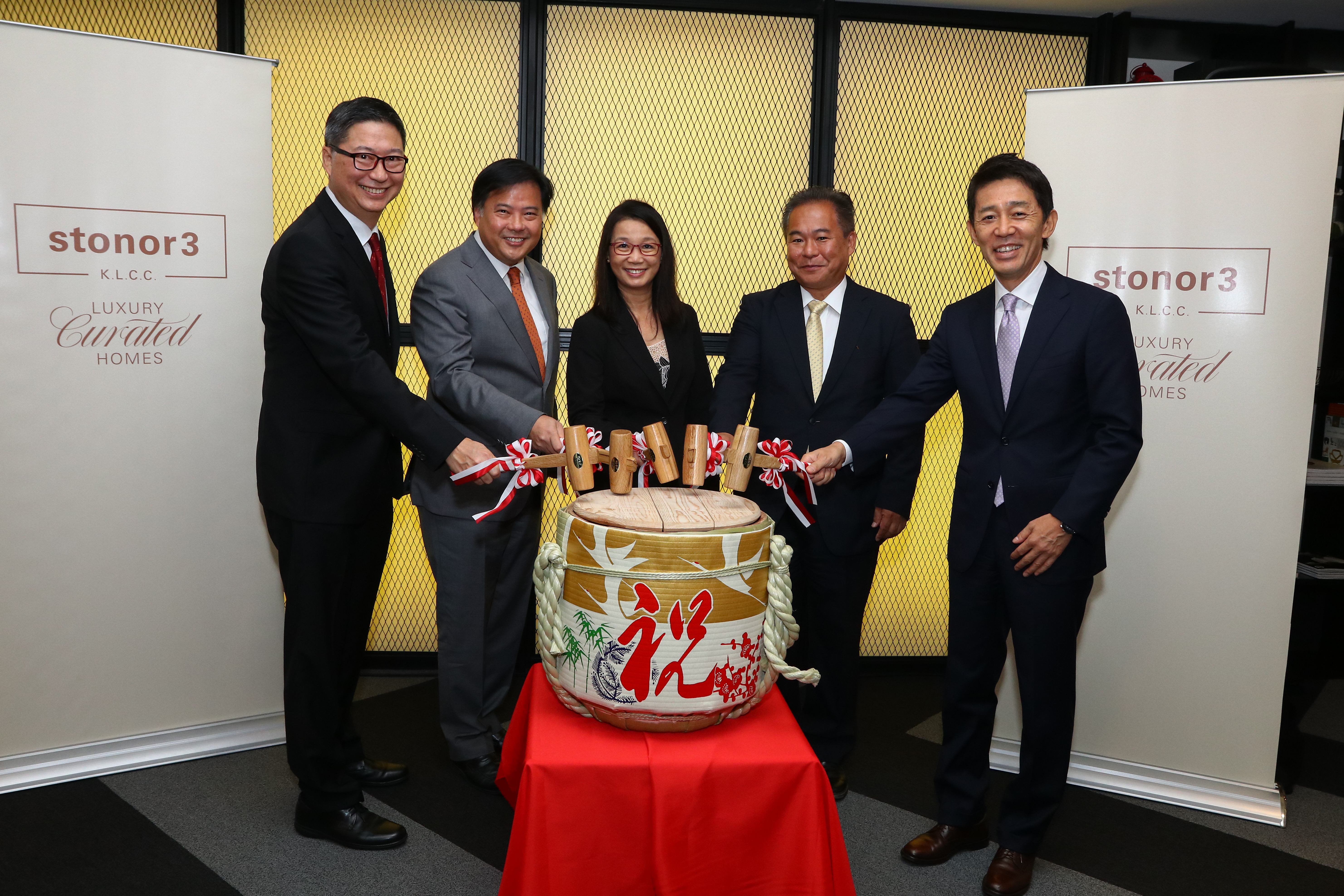 Official launch of Stonor 3: (From left) Tan & Tan Developments Bhd executive director Teh Boon Ghee, Tan & Tan Developments Bhd chief executive officer Tan Boon Lee, IGB Corp Bhd chief financial officer Chai Lai Sim, Mitsubishi Jisho Residence Co Ltd managing executive officer Mitsuhiro Maeda, Mitsubishi Estate Asia Pte Ltd managing director Shojiro Kojima.