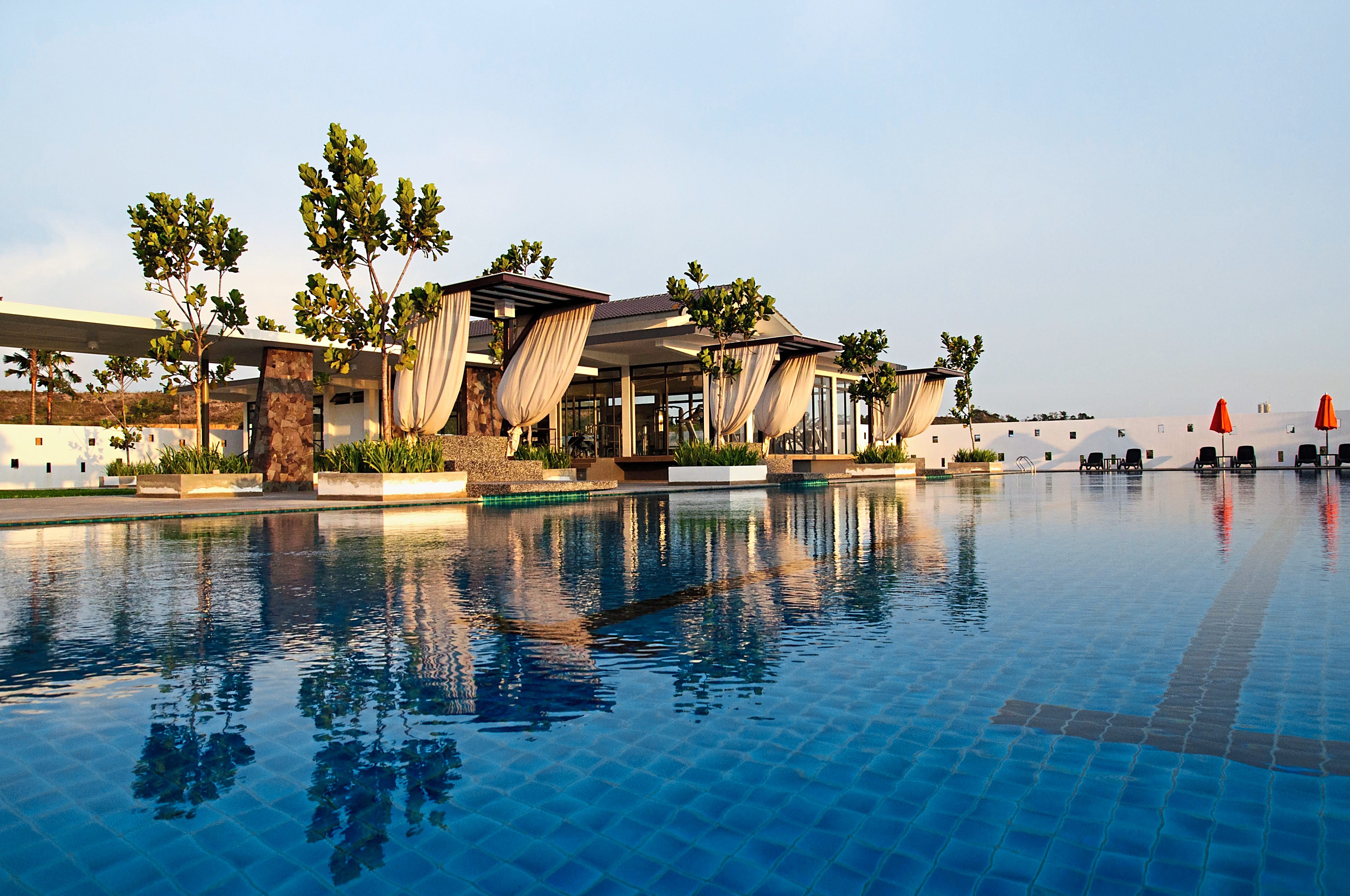 16 Sierra: Amigo Clubhouse.