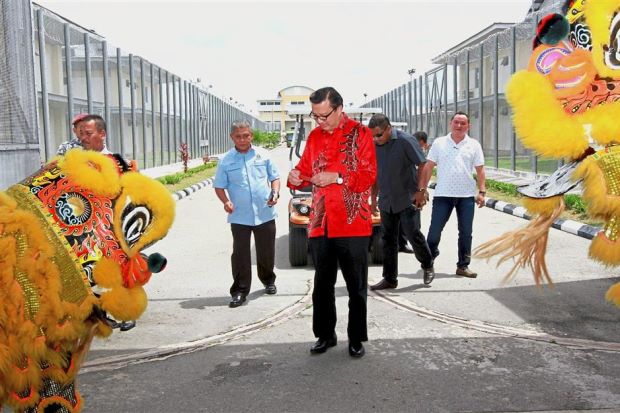 Liow being welcomed by a pair of lions at the bentong prison complex.