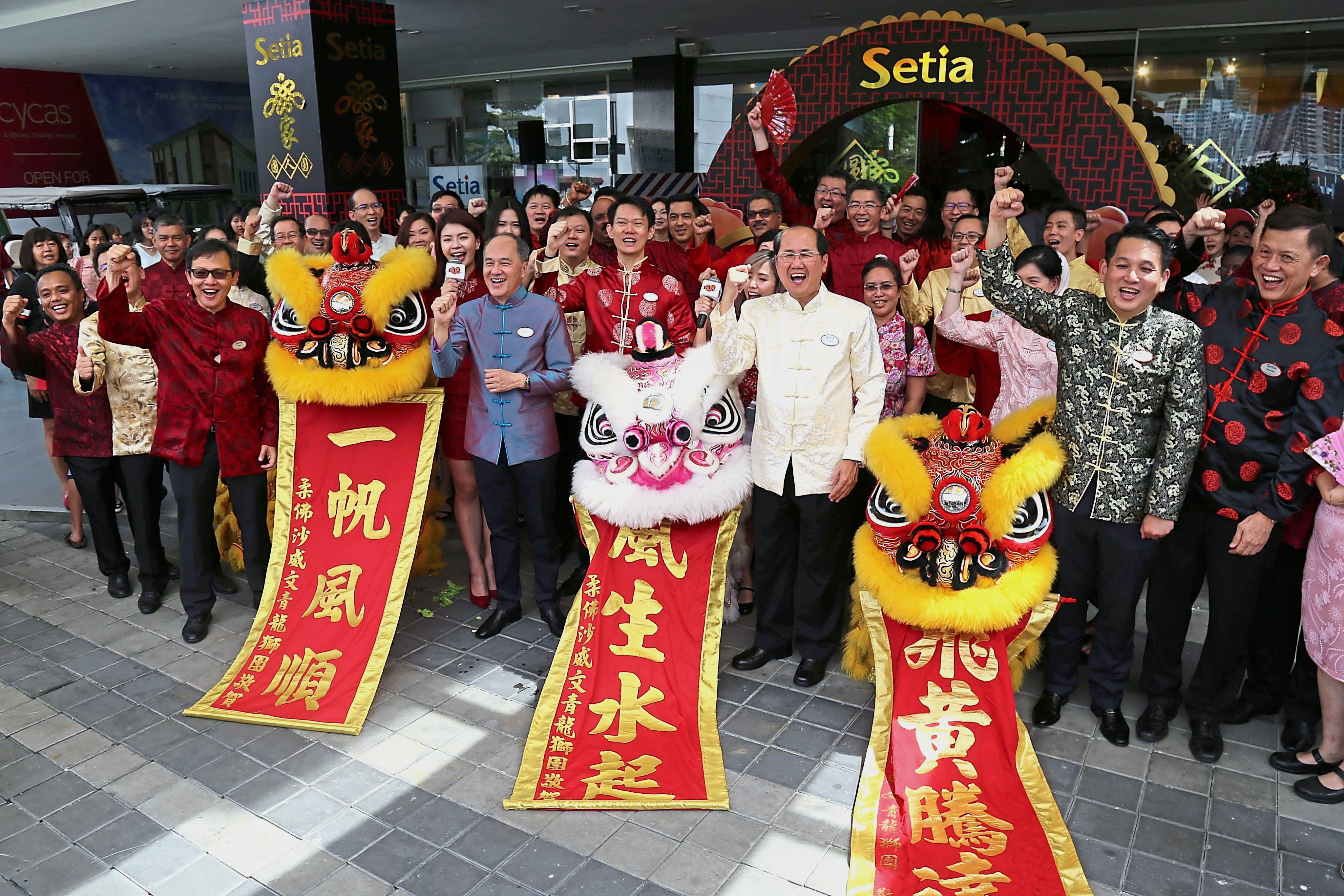 Setia management and guests were very much enjoyed the acrobatic lion dance performance.