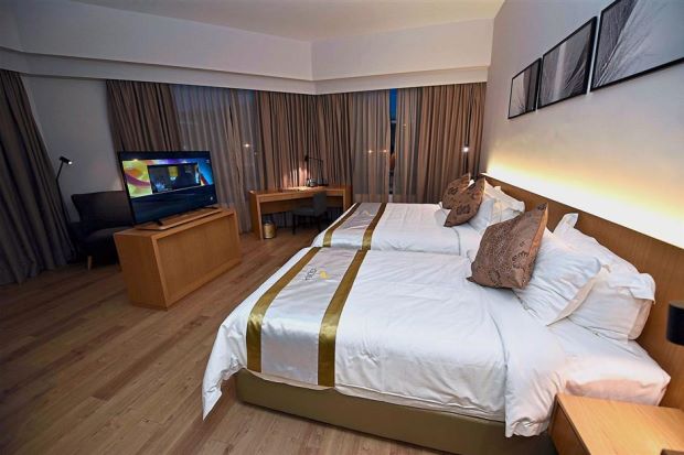 The d‘Sora Hotel‘s executive suite is fully equipped with facilities that are available in five-star hotels, including WiFi access and television with satellite channels.
