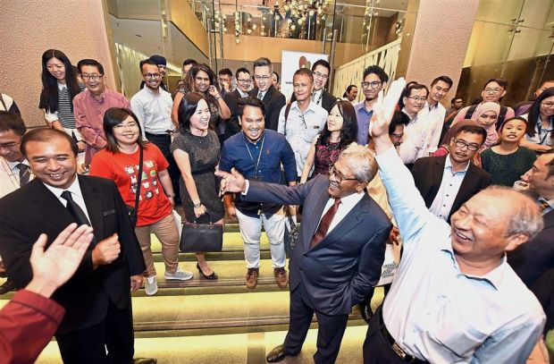 Lee (right) and Mohamad Haslah (on Lee‘s right) with members of the media after the hotel tour.