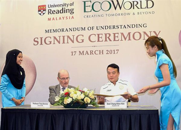 Chang (sitting right) and Prof Downes exchanging the documents at Eco Botanic in Iskandar Puteri.