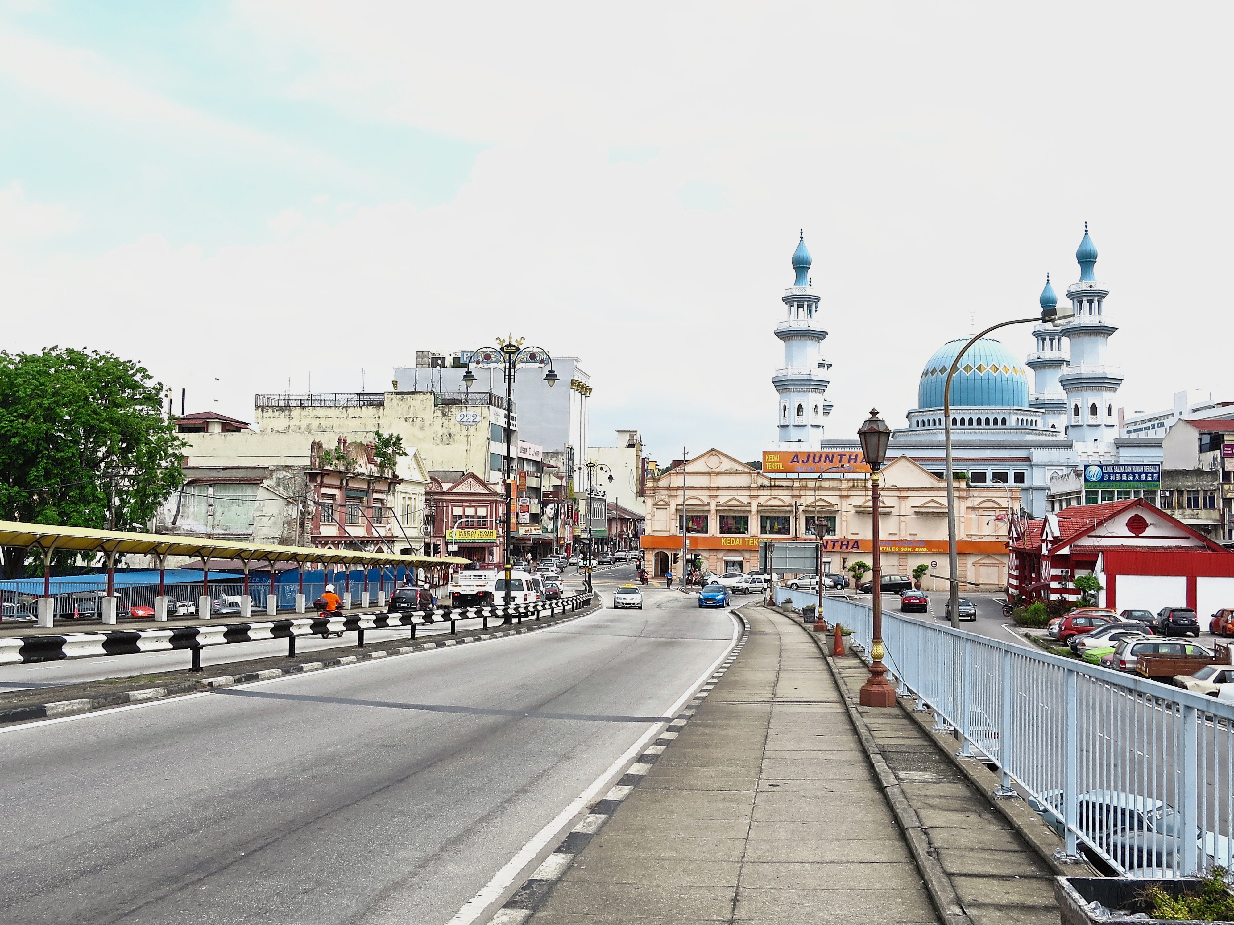 The bridge crossing the Klang River into Little India where the Royal Town of Klang Heritage Walk starts. – CHU WEI SIN