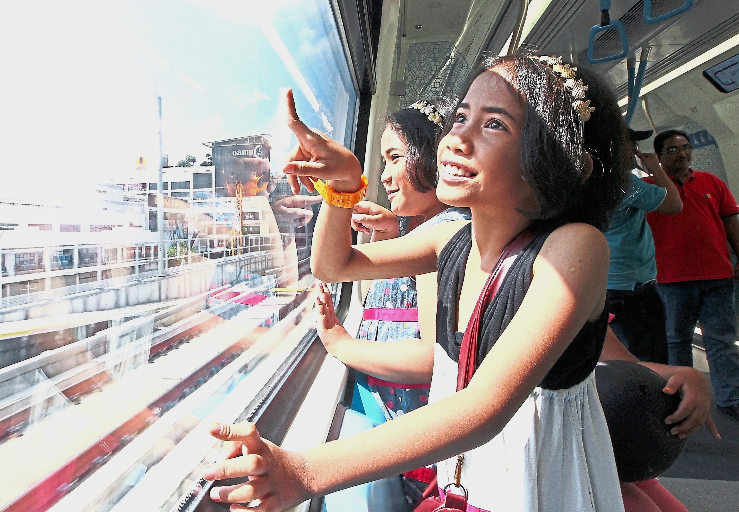 8 year old Nur Nadi & Nur Nana at MRT........compile popular food/recreational/landmarks along the MRT line. Story to include MRT ride experience from public. Will travel from Semantan to Sg Buloh MRT station. -Art Chen / The Star.