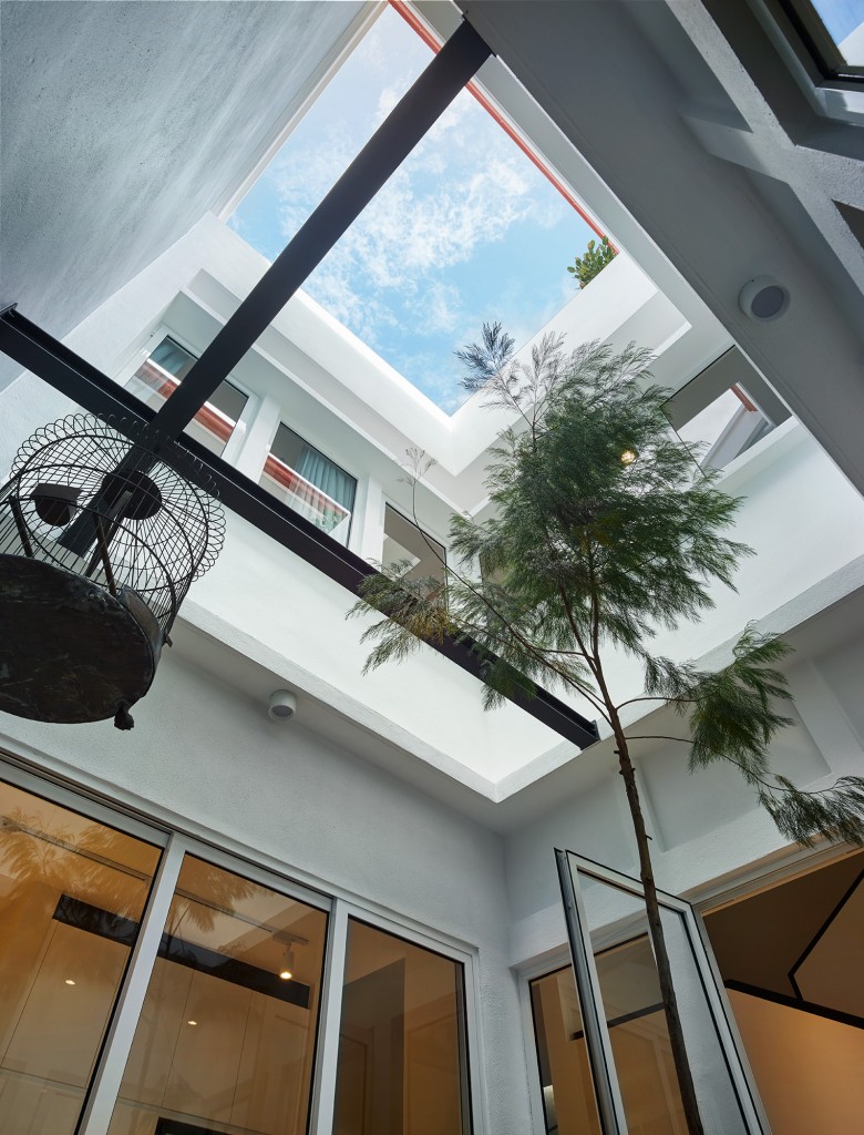 Ariza_EO_-_Actual_photo_of_courtyard