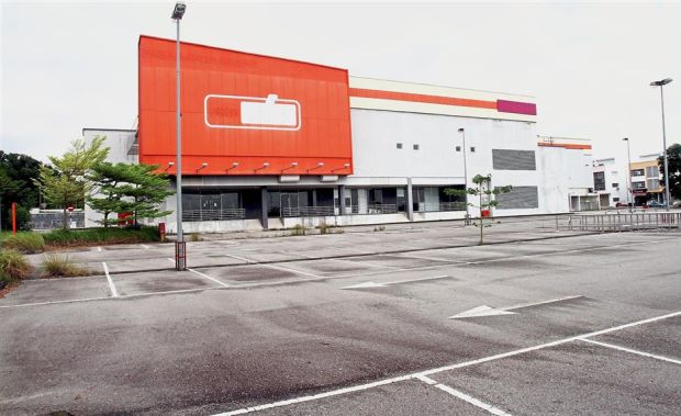 This building along Jalan SerembanTampin is slated to be the new home of Seremban Municipal Council. It has 800 parking bays.