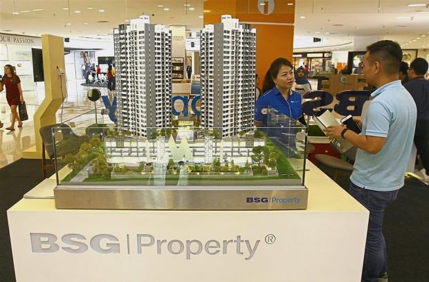 A sales representative from BSG Property answering queries about the Middleton project at the StarProperty.my Fair 2017 in Queensbay Mall, Penang.