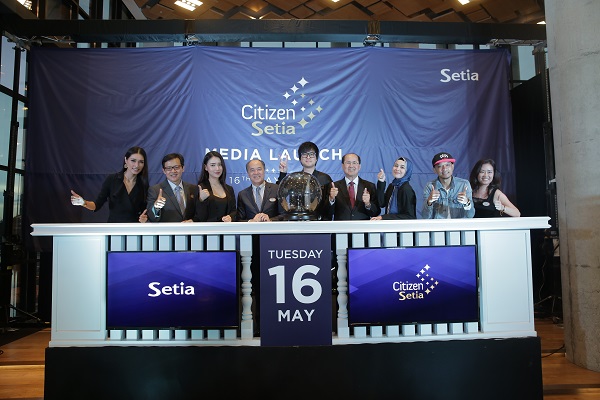 Citizen Setia Facebook Officially Launched: (L-R) Amber Chia, Datuk Koe Peng Kang, Executive Vice President of S P Setia, Venice Min, Datuk Wong Tuck Wai, Deputy President & COO of S P Setia, Jinny Boy, Dato' Khor Chap Jen, Tomok and Dianne Chan, General Manager of Group Marketing S P Setia.