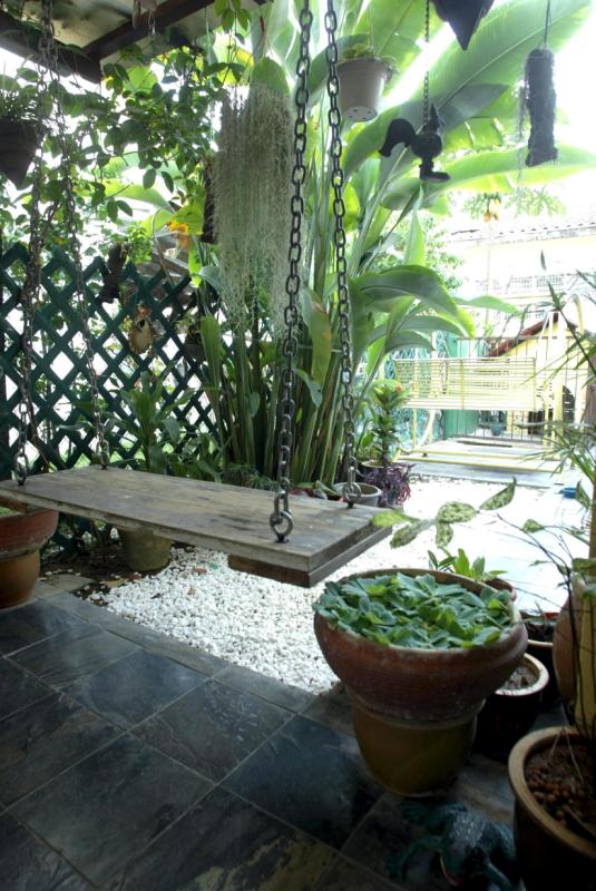 家居风水主张阴阳调和,动静配合,因此适量摆放植物可以达到调和的效果。