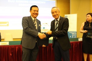 Pictured here are Christopher Chan, the Associate Director of Hartamas Real Estate Group (on the left) with the Vice Chancellor of SEGi University, Professor Dr Patrick Kee Peng Kong.