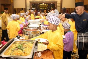 Tropicana Golf & Country Resort hosting a Raya Open House event to 150 children from 3 (three) underprivileged homes. 