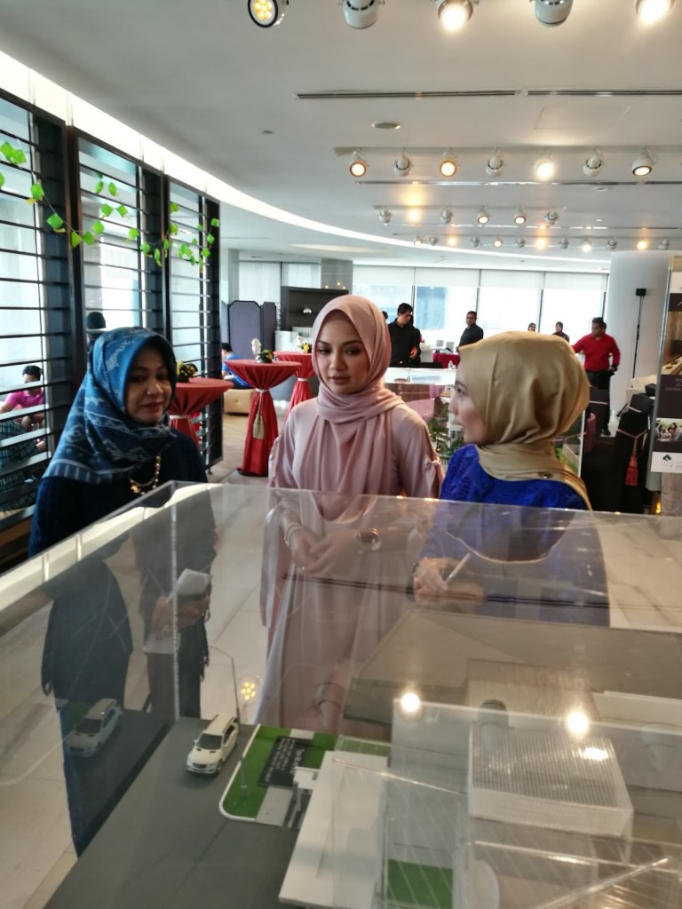 Sabariah (left) and Putrajaya Holdings marketing manager Hafiza Harun (right) accompanying Neelofa (centre) during a tour at the event.