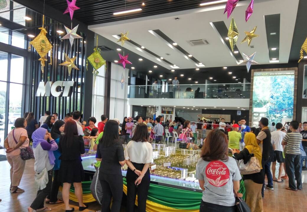 Families indulge in good food and entertainment during the MCT Raya celebration.