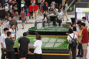 Home hunters checking out the attractive deals at the Eco World booth in Gurney Paragon Mall. — Photos: GOH GAIK LEE, CHARLES MARIASOOSAY, LIM BENG TATT and CHAN BOON KAI/The Star 