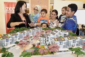 Zeon Properties marketing executive Yean Khoo (left) explaining My Sakura 28 project by Devoteshens Sdn Bhd to visitors during the event in Gurney Plaza. 