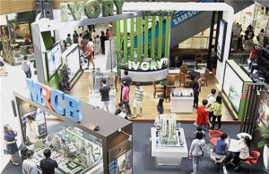 House buyers spoit for choice during the fair in Gurney Plaza. 