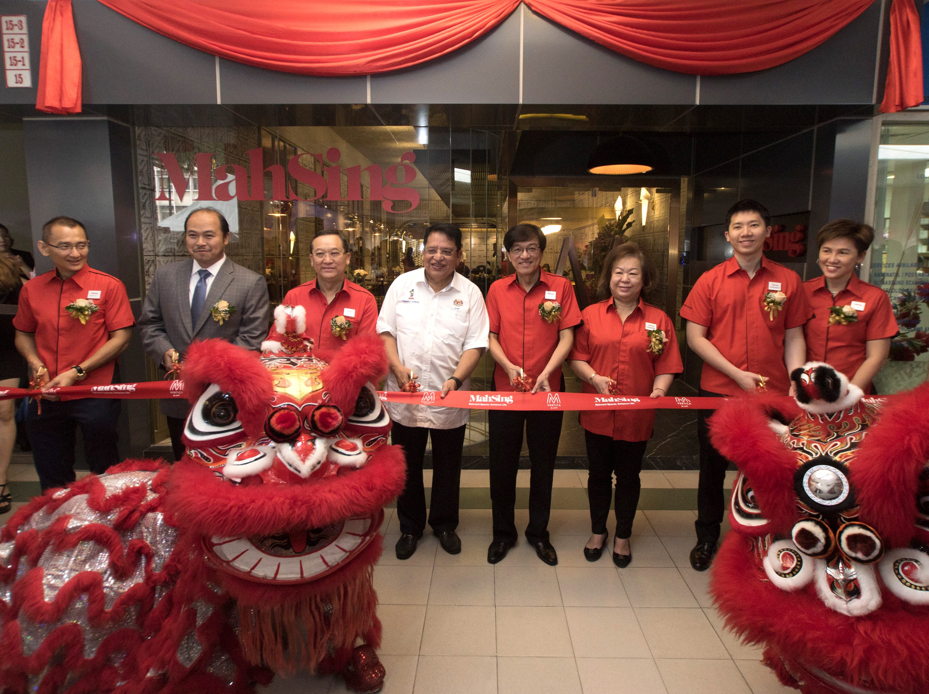 (Left to right) Mah Sing executive director Datuk Steven Ng, Cordova Land director Hazreeq Putra, Mah Sing group managing director Tan Seri Leong Hoy Kum, Minister of Federal Territories Datuk Seri Utama Tengku Adnan Tengku Mansor, Mah Sing chief executive officer Datuk Ho Hon Sang, executive director Leong Yuet Mei, director of group strategy & operations Lionel Leong, vice president of corporate admin Datin Seri Sulvian Leong during the ribbon cutting ceremony of M Vertica opening ceremony.