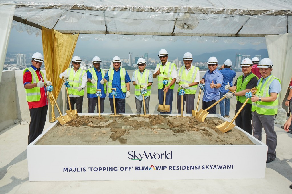 Topping_Off_ceremony