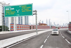 怡克伟士打造的DUKE系列大道，连接其他高速公路，成为一个环绕吉隆坡的高速大道网。