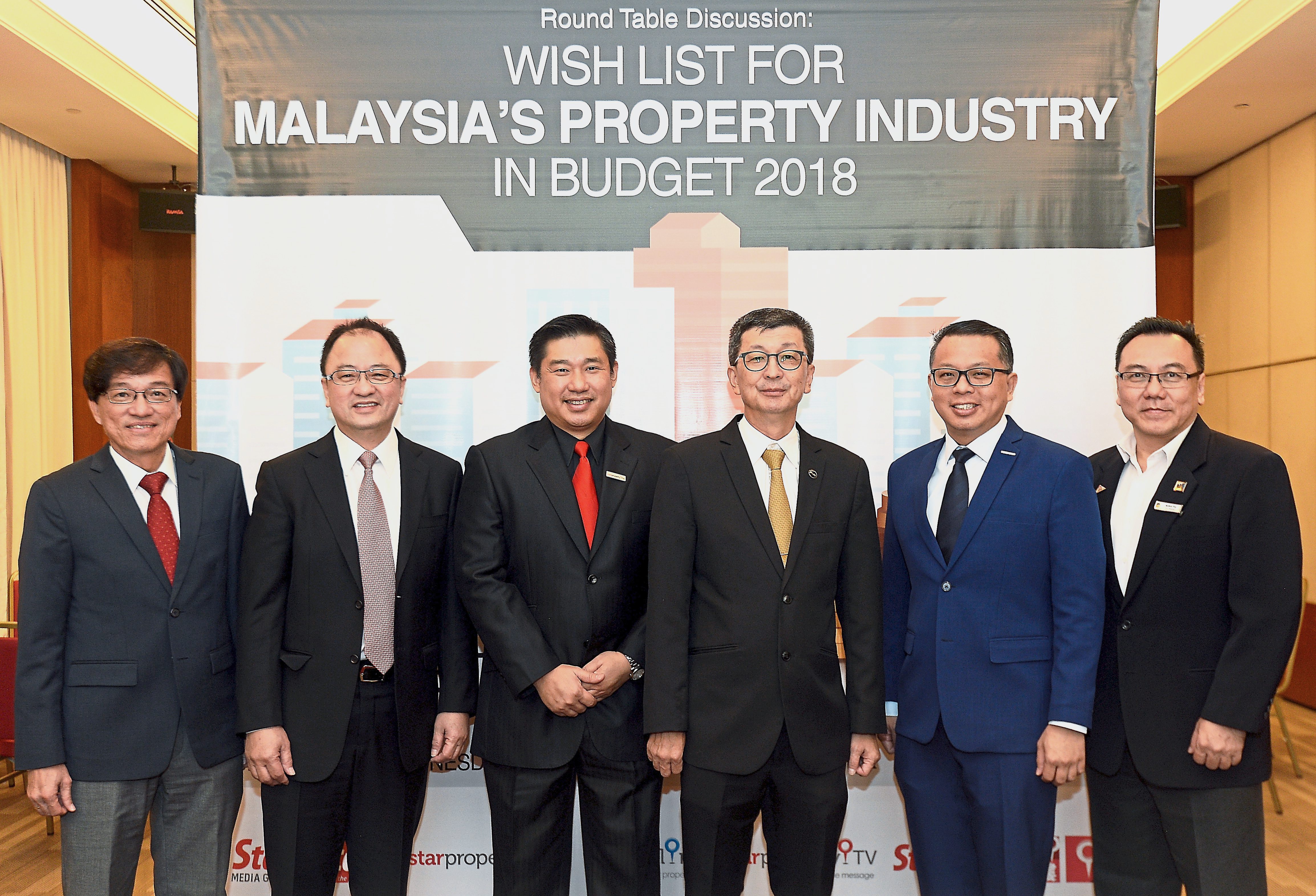 Budget 2018 roundtable. From left: Mah Sing Group Bhd chief executive officer Datuk Ho Hon Sang, JKG Land Bhd managing director Datuk Teh Kean Ming, StarProperty Sdn Bhd assistant general manager Ernest Towle, LBS Bina Group Bhd managing director Tan Sri Lim Hock San, IJM Land Bhd managing director Edward Chong and Malaysian Institute of Estate Agents (MIEA) vice president Kelvin Yip.