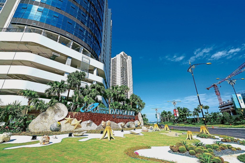 Country Garden Danga Bay offers a unique and vibrant waterfront lifestyle.