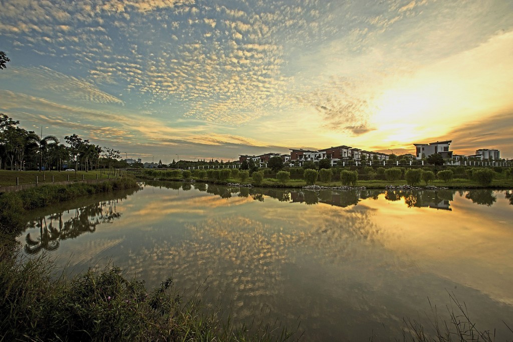 A picturesque sunset view a large lake at Horizon Hills.