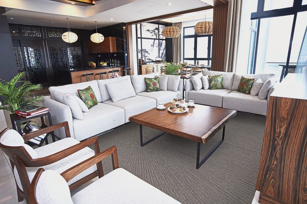 Residents can enjoy a resort-like lifestyle as Molek Pine 4 comes complete with recreation facilities.