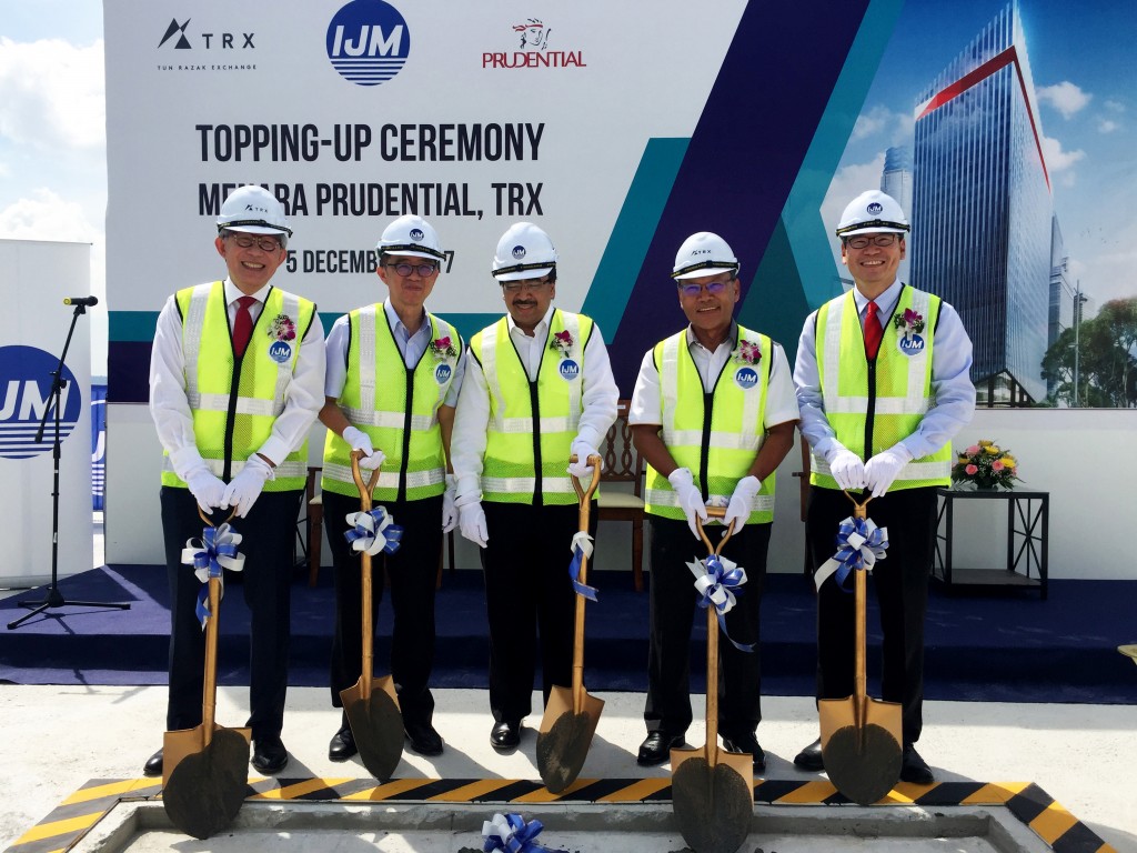 Topping_up_ceremony_First_to_reach_the_top_at_TRX