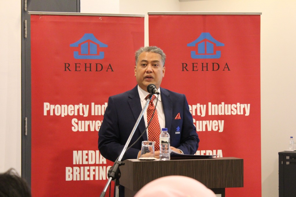 大马房地产发展商会会长拿督斯里法迪伊斯干达周三(4/4/18) 向媒体汇报业界的最新概况和趋势。