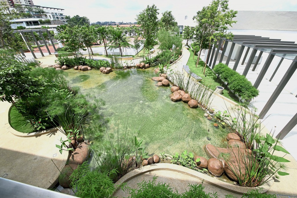 The creek pond is an ideal spot at Molek Pine 4 for those who want to enjoy greenery.